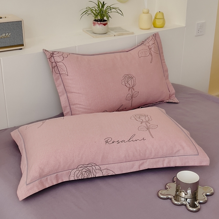 91家纺网 家纺一手货源 找家纺 优品阁 2024新款亲肤舒适全棉磨毛四件套学生三件套系列 法风玫瑰-粉