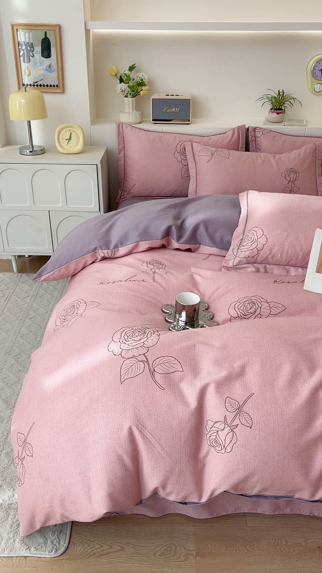 91家纺网 家纺一手货源 找家纺 优品阁 2024新款亲肤舒适全棉磨毛四件套学生三件套系列 法风玫瑰-粉