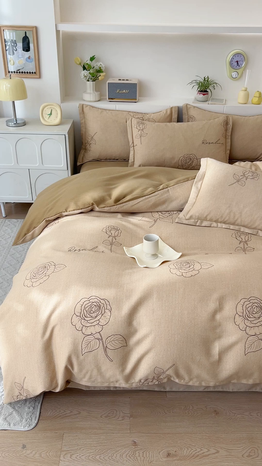 91家纺网 家纺一手货源 找家纺 优品阁 2024新款亲肤舒适全棉磨毛四件套学生三件套系列 法风玫瑰-咖