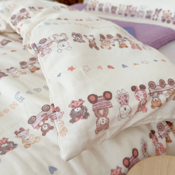 91家纺网 家纺一手货源 找家纺 2025新款全棉26℃有氧双层纱幼儿园多件套 快乐小熊