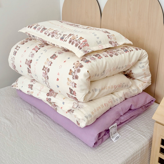 91家纺网 家纺一手货源 找家纺 2025新款全棉26℃有氧双层纱幼儿园多件套 快乐小熊