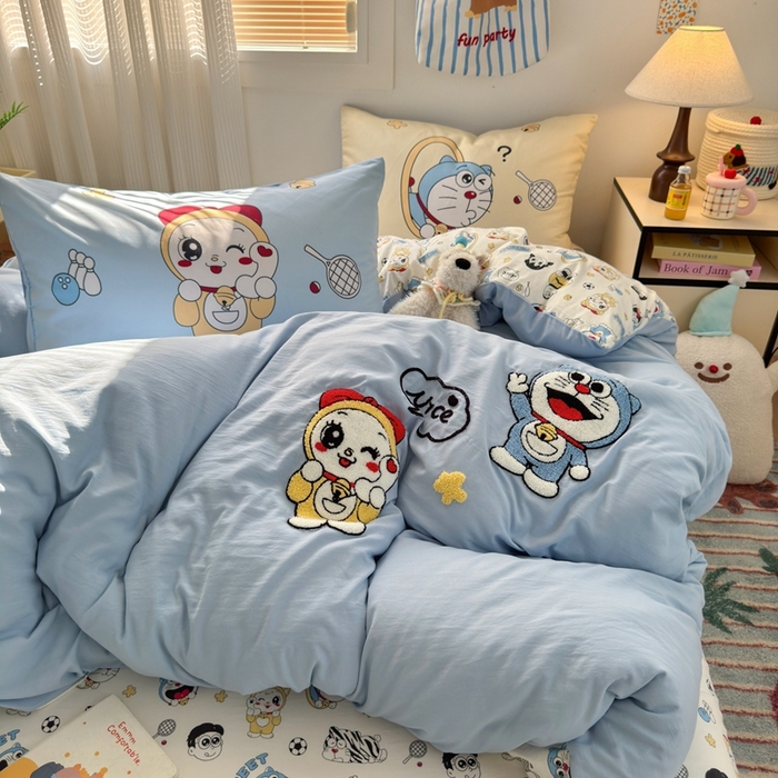 91家纺网 家纺一手货源 找家纺 一霖家纺 2025新款高克重云朵棉数码印花＋毛巾绣四件套 萌萌小叮当