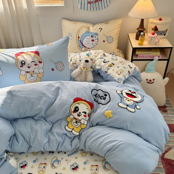 91家纺网 家纺一手货源 找家纺 一霖家纺 2025新款高克重云朵棉数码印花＋毛巾绣四件套 萌萌小叮当