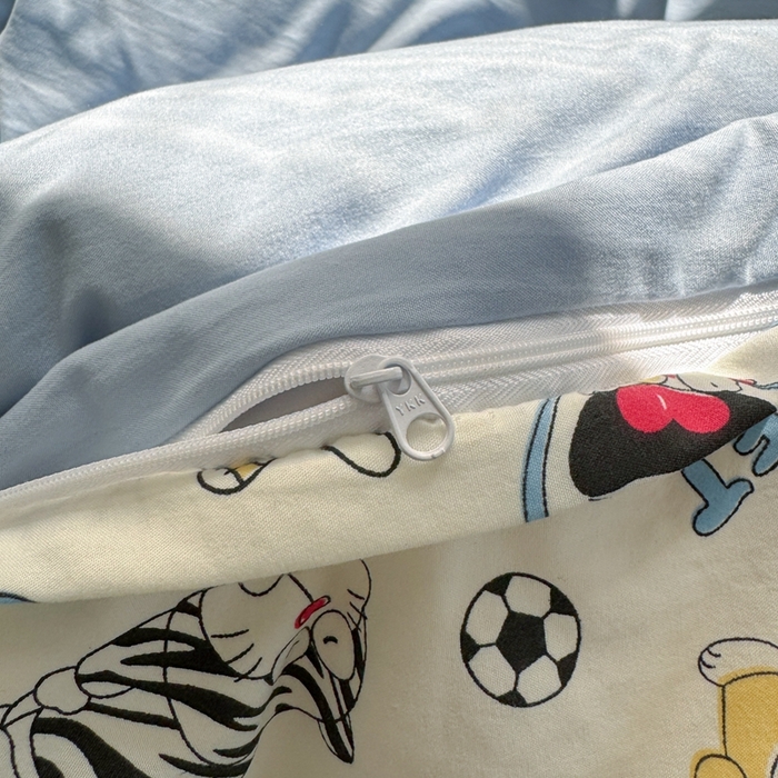 91家纺网 家纺一手货源 找家纺 一霖家纺 2025新款高克重云朵棉数码印花＋毛巾绣四件套 萌萌小叮当