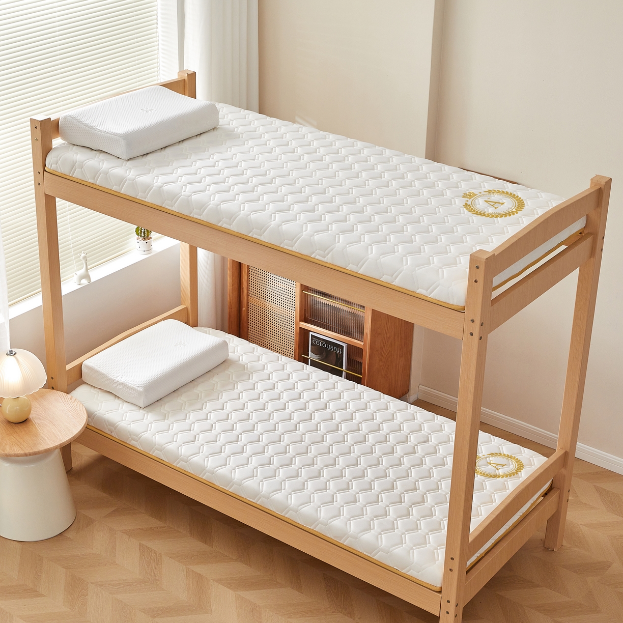 91家纺网 家纺一手货源 找家纺 希廷顿 2025春夏新款足球宿舍床垫单床垫 白色-足球-H烫画