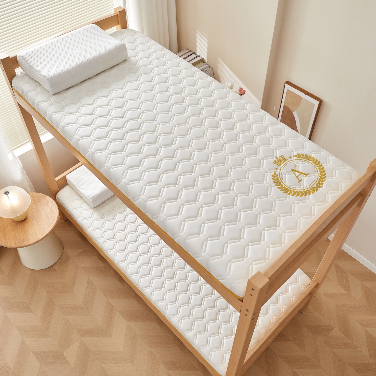 91家纺网 家纺一手货源 找家纺 希廷顿 2025春夏新款足球宿舍床垫单床垫 白色-足球-H烫画