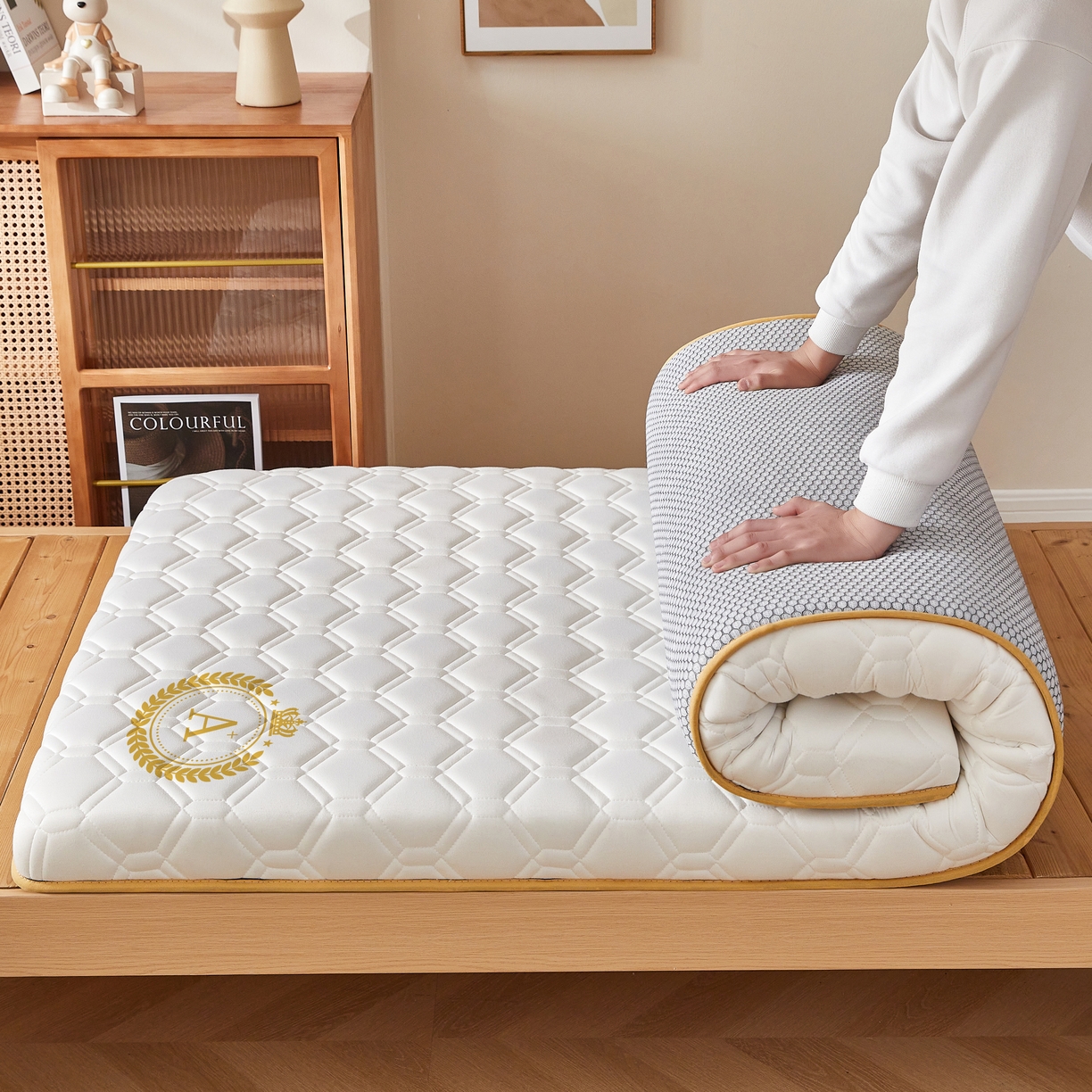 91家纺网 家纺一手货源 找家纺 希廷顿 2025春夏新款足球宿舍床垫单床垫 白色-足球-H烫画