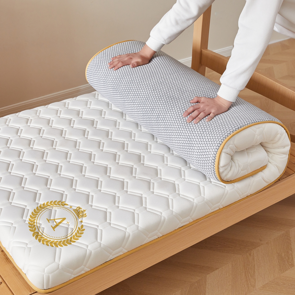 91家纺网 家纺一手货源 找家纺 希廷顿 2025春夏新款足球宿舍床垫单床垫 白色-足球-H烫画