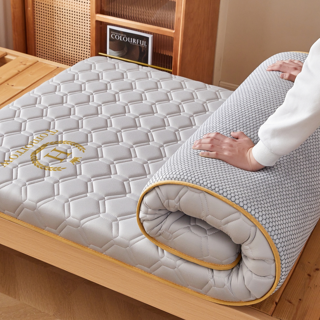 91家纺网 家纺一手货源 找家纺 希廷顿 2025春夏新款足球宿舍床垫单床垫 浅灰-足球-H烫画