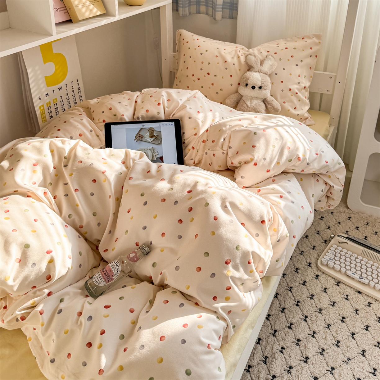 91家纺网 家纺一手货源 找家纺 多品家纺 2025新款ins风水洗棉学生宿舍上下铺三件套 波点彩虹