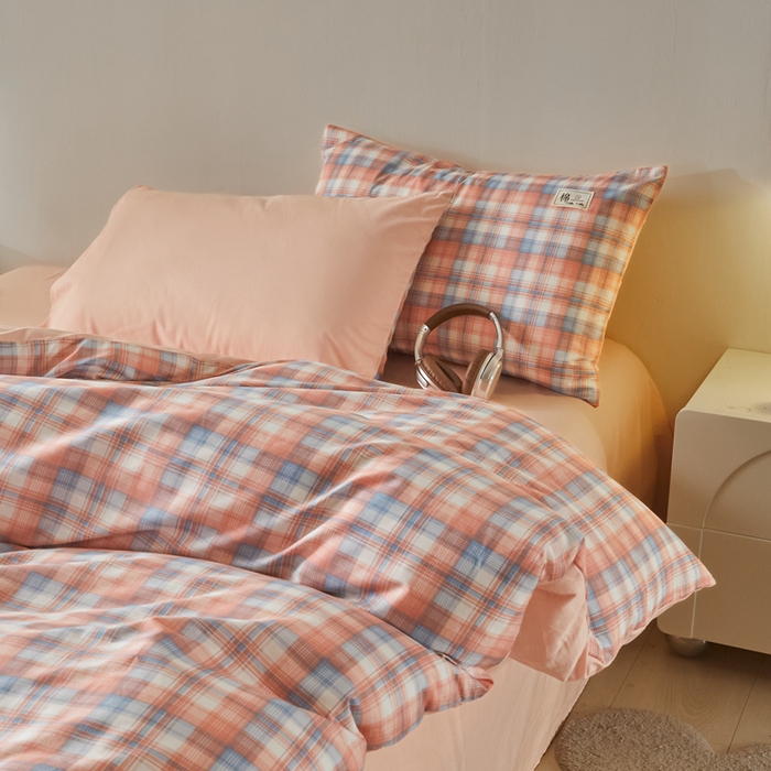 91家纺网 家纺一手货源 找家纺 莱通家纺 2025新款纯色双拼四件套 粉小格