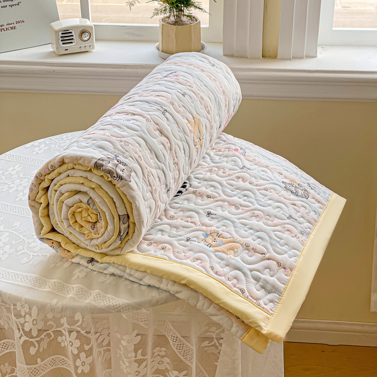 91家纺网 家纺一手货源 找家纺 悦织湾家纺 2025新款A类加厚水洗棉床垫小清新印花四季通用床垫 草莓猫饼