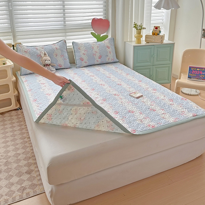 91家纺网 家纺一手货源 找家纺 悦织湾家纺 2025新款A类加厚水洗棉床垫小清新印花四季通用床垫 甜雾予月