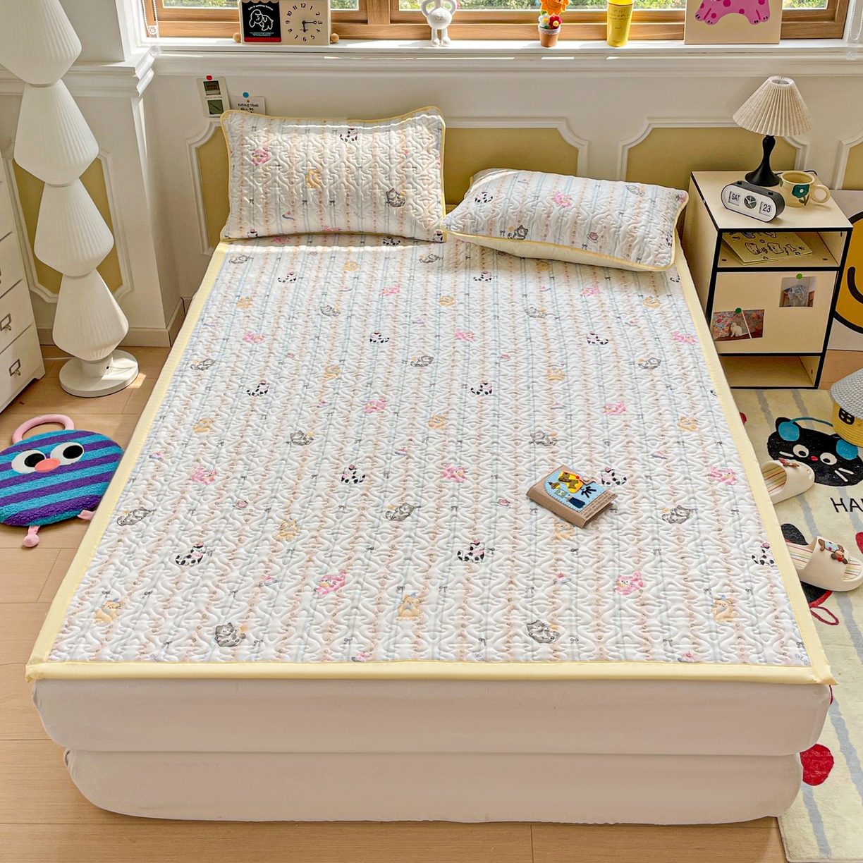 91家纺网 家纺一手货源 找家纺 悦织湾家纺 2025新款A类加厚水洗棉床垫小清新印花四季通用床垫 草莓猫饼