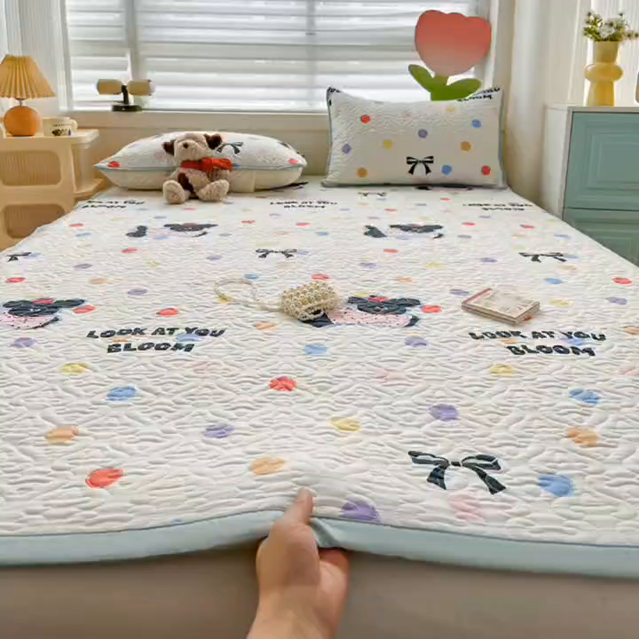 91家纺网 家纺一手货源 找家纺 悦织湾家纺 2025新款A类加厚水洗棉床垫小清新印花四季通用床垫 波点小狗