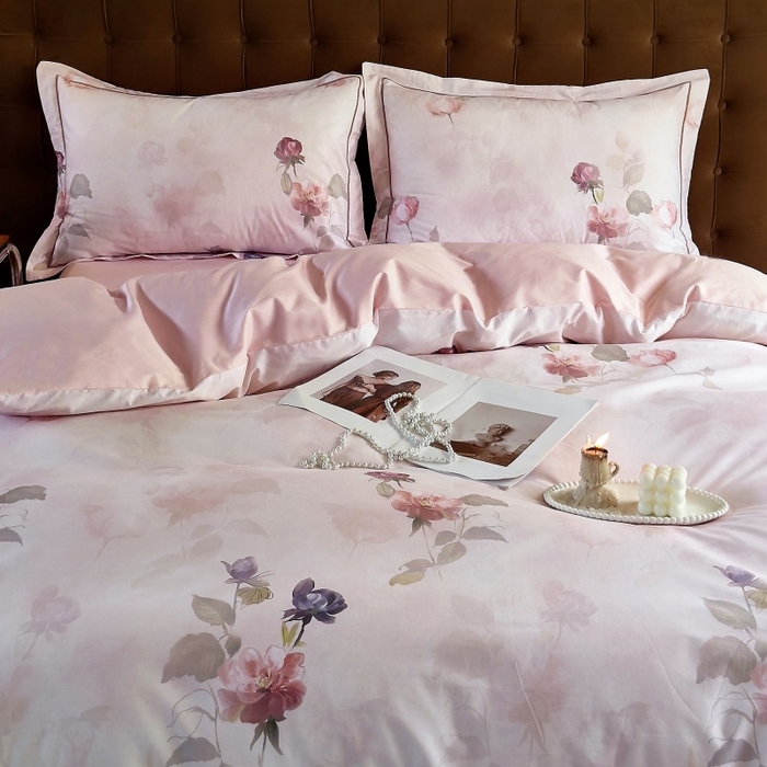 91家纺网 家纺一手货源 找家纺 由丽家纺 2025新款亲肤舒适全棉纯棉臻棉数码印花四件套系列 玫瑰颂-粉