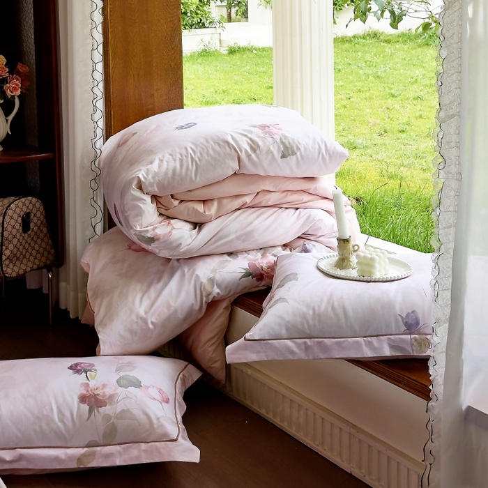 91家纺网 家纺一手货源 找家纺 由丽家纺 2025新款亲肤舒适全棉纯棉臻棉数码印花四件套系列 玫瑰颂-粉