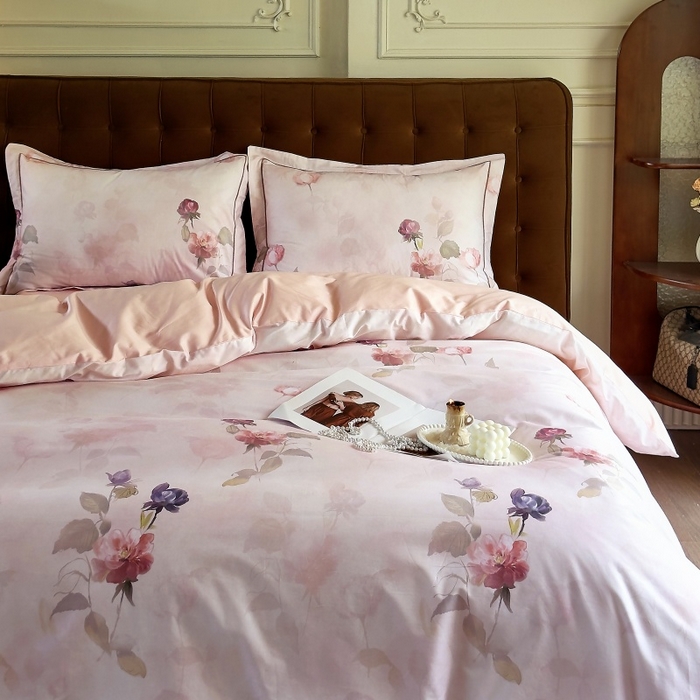 91家纺网 家纺一手货源 找家纺 由丽家纺 2025新款亲肤舒适全棉纯棉臻棉数码印花四件套系列 玫瑰颂-粉