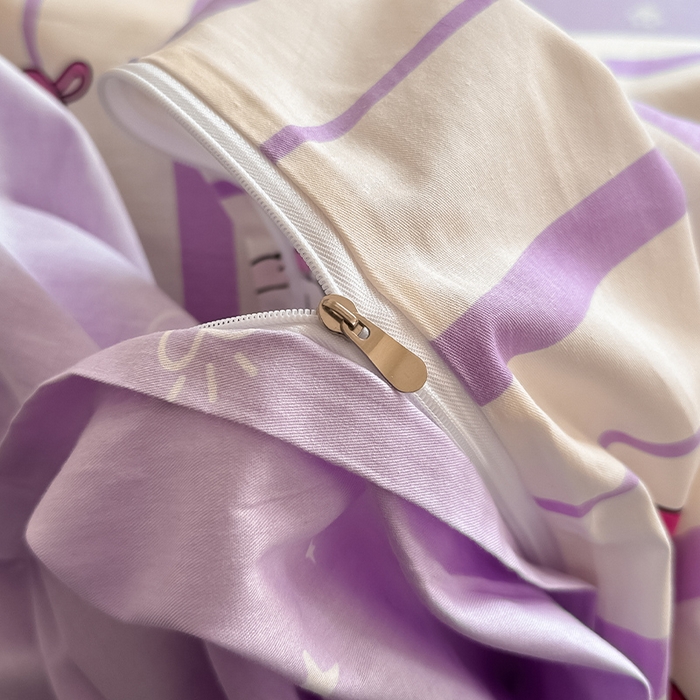 91家纺网 家纺一手货源 找家纺 蓝邻家纺 2025年新款三丽鸥正版授权全棉印花四件套系列-大床图 米酷-紫