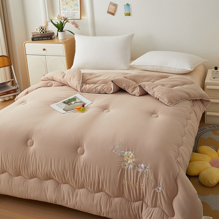 91家纺网 家纺一手货源 找家纺 喜糯糯 2025年新款春秋蛋白棉加厚款被子被芯四季被子被芯直播供货 卡其色