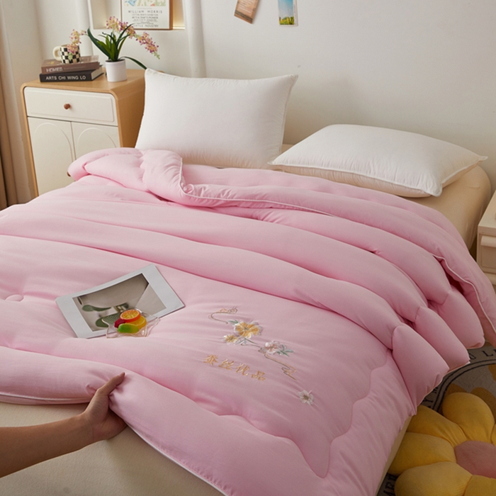 91家纺网 家纺一手货源 找家纺 喜糯糯 2025年新款春秋蛋白棉加厚款被子被芯四季被子被芯直播供货 樱花粉