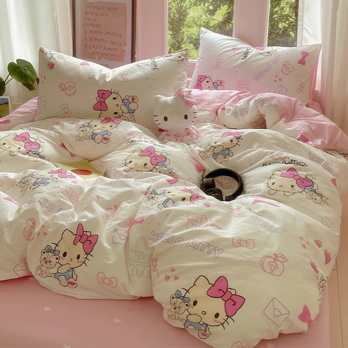 91家纺网 家纺一手货源 找家纺 蓝邻家纺 2025年新款三丽鸥正版授权全棉印花四件套系列-大床图 凯蒂小熊