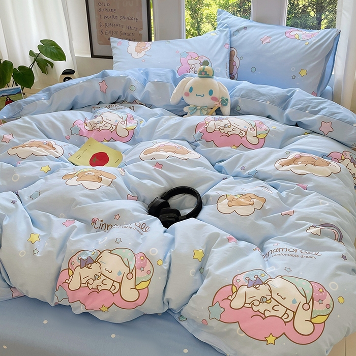 91家纺网 家纺一手货源 找家纺 蓝邻家纺 2025年新款三丽鸥正版授权全棉印花四件套系列-大床图 彩虹玉桂狗