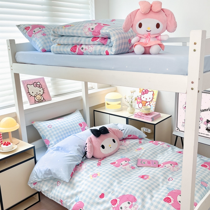 91家纺网 家纺一手货源 找家纺 暮思家居 2025新款三丽鸥授权全棉少女印花系列学生宿舍三件套四件套 蓝格美乐蒂