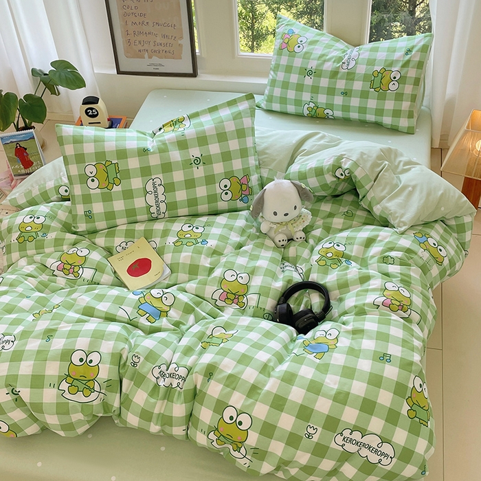 91家纺网 家纺一手货源 找家纺 蓝邻家纺 2025年新款三丽鸥正版授权全棉印花四件套系列-大床图 格子大眼蛙