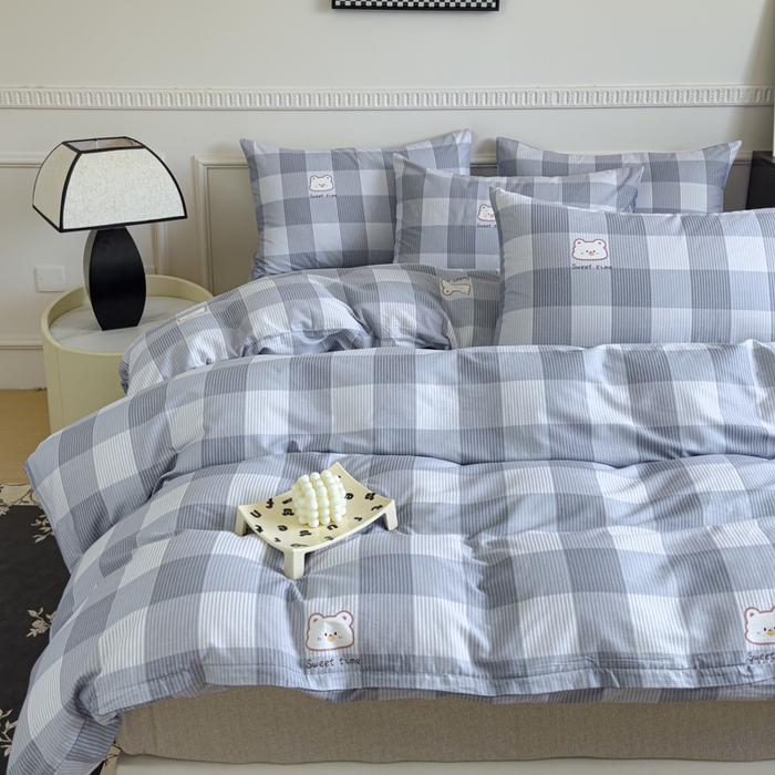 91家纺网 家纺一手货源 找家纺 耀悦家纺 2025新款13070全棉印花四件套 格子小熊