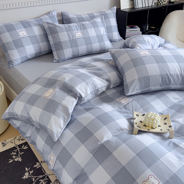 91家纺网 家纺一手货源 找家纺 耀悦家纺 2025新款13070全棉印花四件套 格子小熊