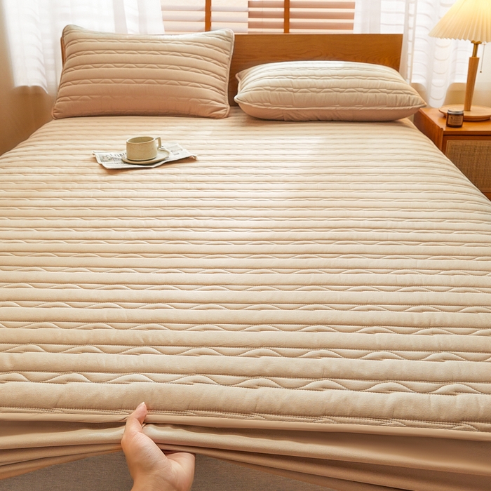 91家纺网 家纺一手货源 找家纺 雪云美2025新款全棉夹棉床笠斜纹A类纯棉床罩可定制尺寸 条纹- 驼色