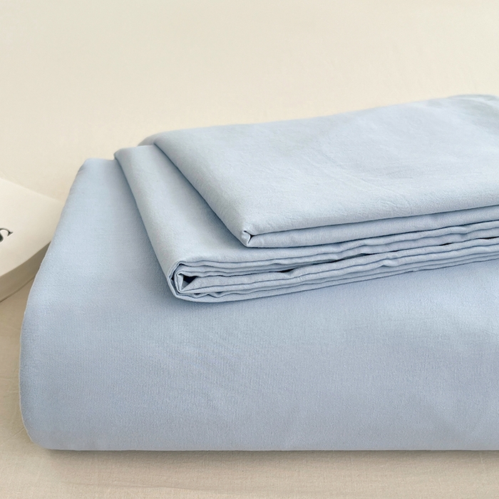 91家纺网 家纺一手货源 找家纺 卡迪熊家纺2025新款水洗m床单 天空蓝