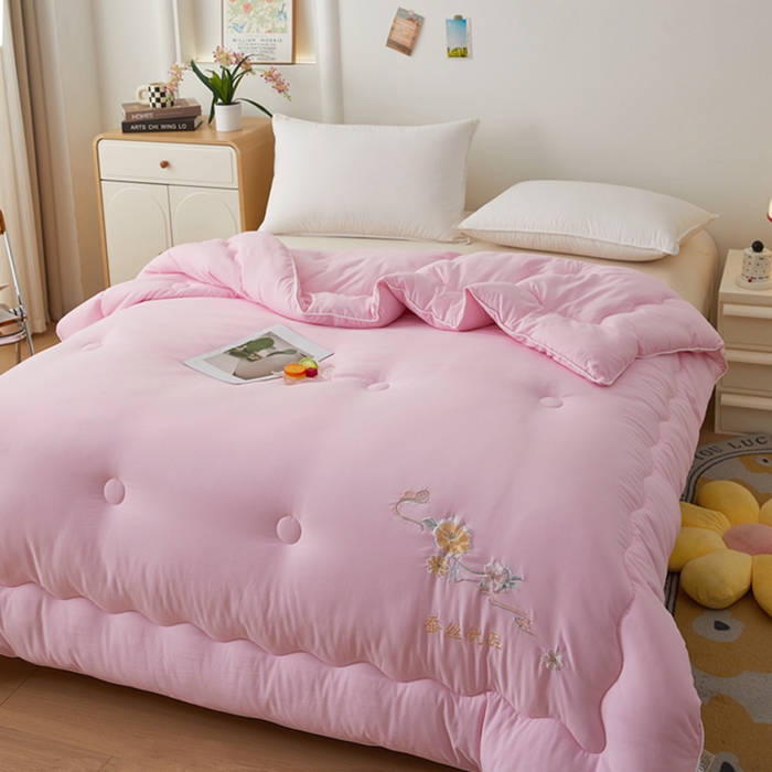 91家纺网 家纺一手货源 找家纺 喜糯糯 2025年新款春秋蛋白棉加厚款被子被芯四季被子被芯直播供货 樱花粉