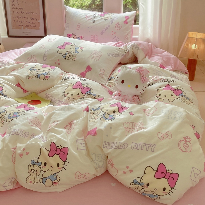 91家纺网 家纺一手货源 找家纺 蓝邻家纺 2025年新款三丽鸥正版授权全棉印花四件套系列-大床图 凯蒂小熊