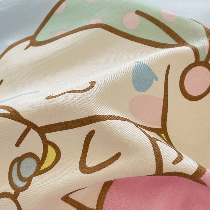 91家纺网 家纺一手货源 找家纺 蓝邻家纺 2025年新款三丽鸥正版授权全棉印花四件套系列-大床图 彩虹玉桂狗