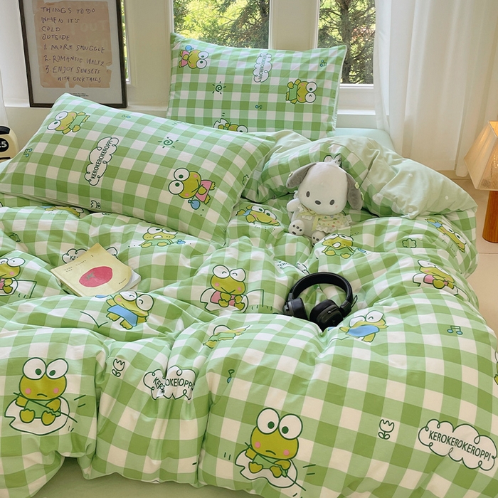 91家纺网 家纺一手货源 找家纺 蓝邻家纺 2025年新款三丽鸥正版授权全棉印花四件套系列-大床图 格子大眼蛙