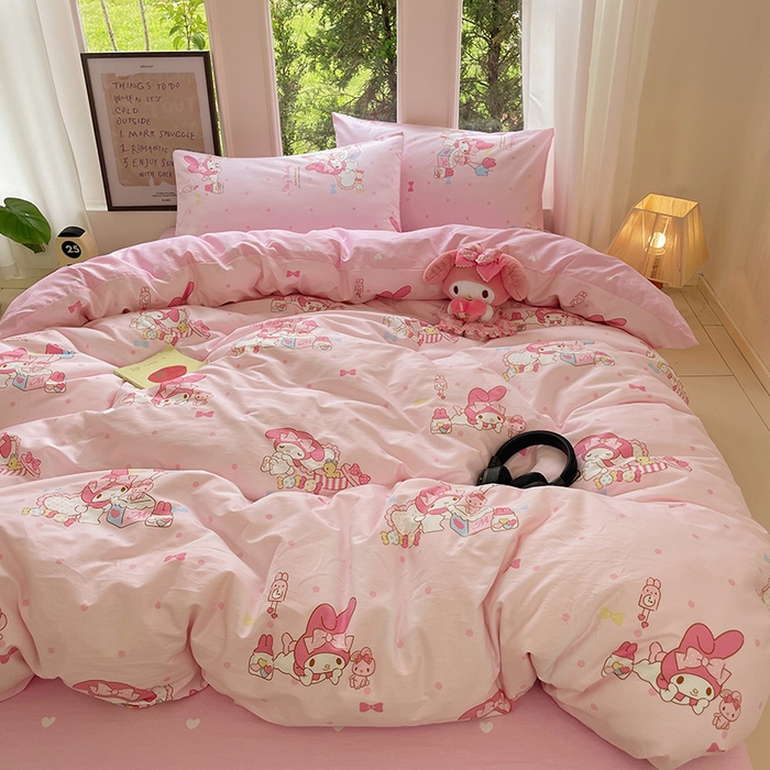 91家纺网 家纺一手货源 找家纺 蓝邻家纺 2025年新款三丽鸥正版授权全棉印花四件套系列-大床图 童趣美乐蒂