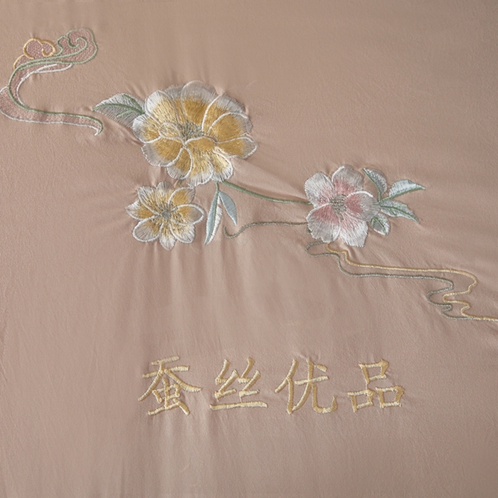 91家纺网 家纺一手货源 找家纺 喜糯糯 2025年新款春秋蛋白棉加厚款被子被芯四季被子被芯直播供货 卡其色