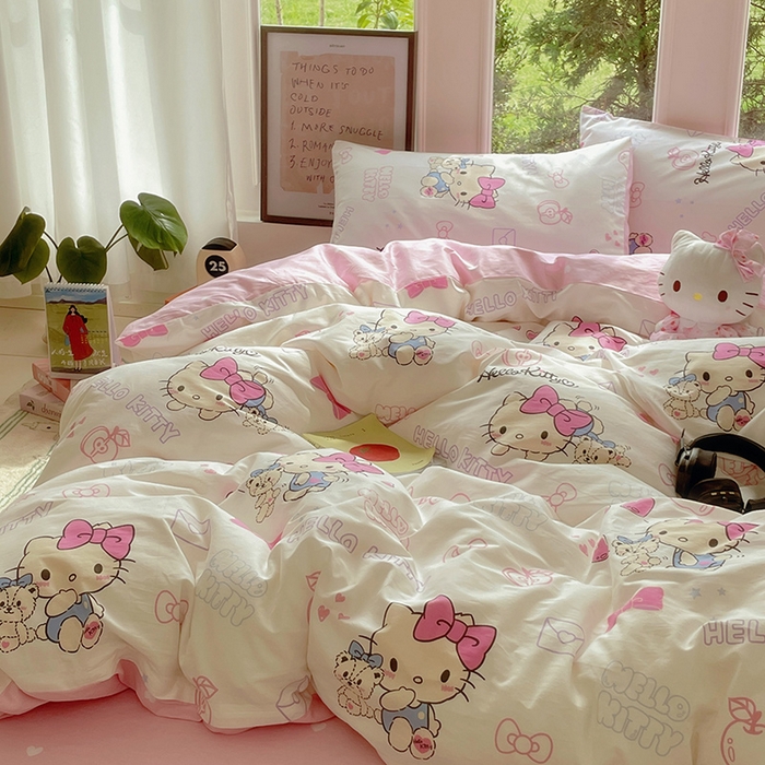 91家纺网 家纺一手货源 找家纺 蓝邻家纺 2025年新款三丽鸥正版授权全棉印花四件套系列-大床图 凯蒂小熊