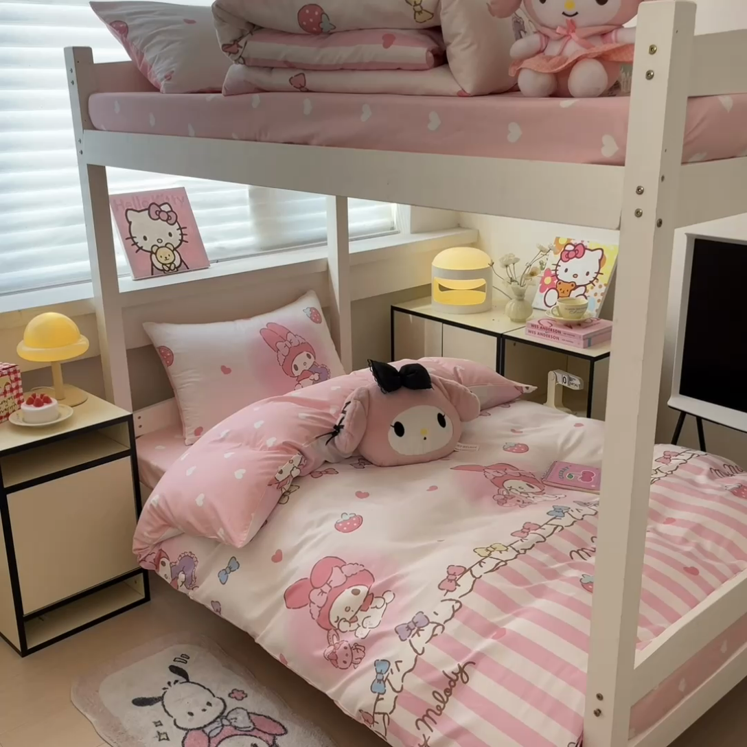 91家纺网 家纺一手货源 找家纺 暮思家居 2025新款三丽鸥授权全棉少女印花系列学生宿舍三件套四件套 洋娃娃美乐蒂