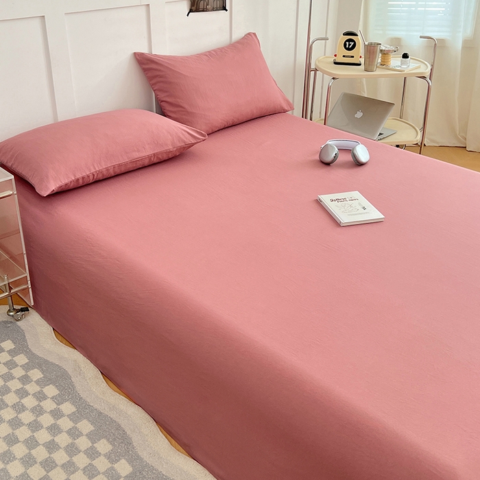 91家纺网 家纺一手货源 找家纺 卡迪熊家纺2025新款水洗m床单 酒曲红