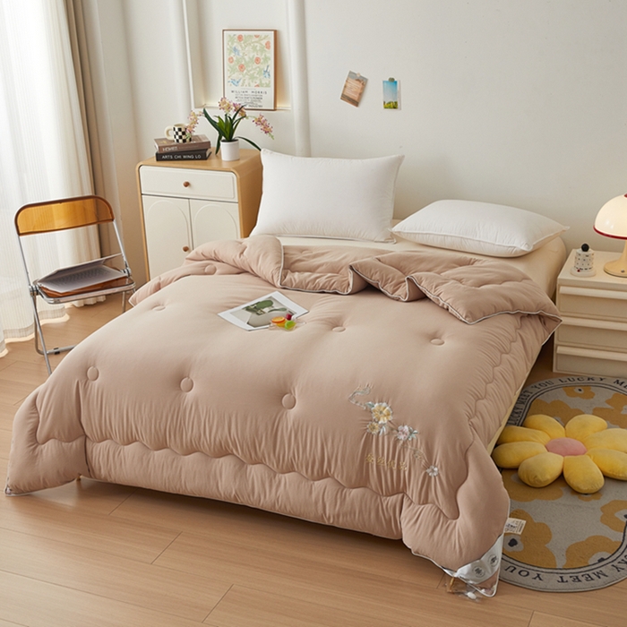 91家纺网 家纺一手货源 找家纺 喜糯糯 2025年新款春秋蛋白棉加厚款被子被芯四季被子被芯直播供货 卡其色