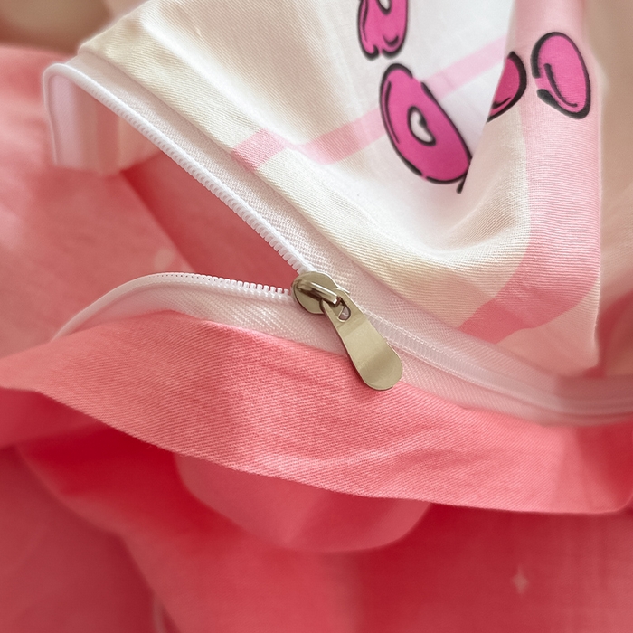 91家纺网 家纺一手货源 找家纺 蓝邻家纺 2025年新款三丽鸥正版授权全棉印花四件套系列-大床图 米酷-粉