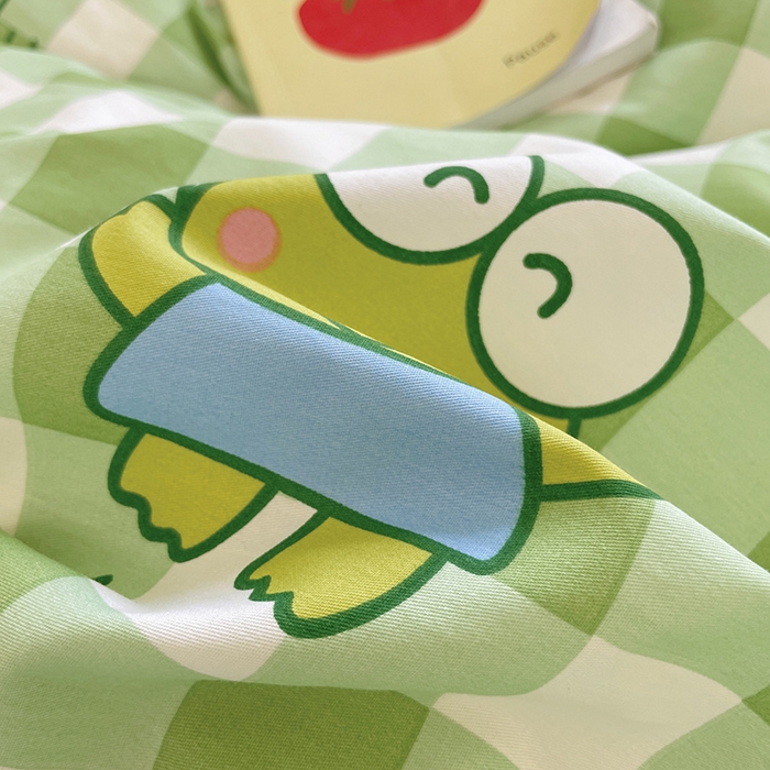 91家纺网 家纺一手货源 找家纺 蓝邻家纺 2025年新款三丽鸥正版授权全棉印花四件套系列-大床图 格子大眼蛙