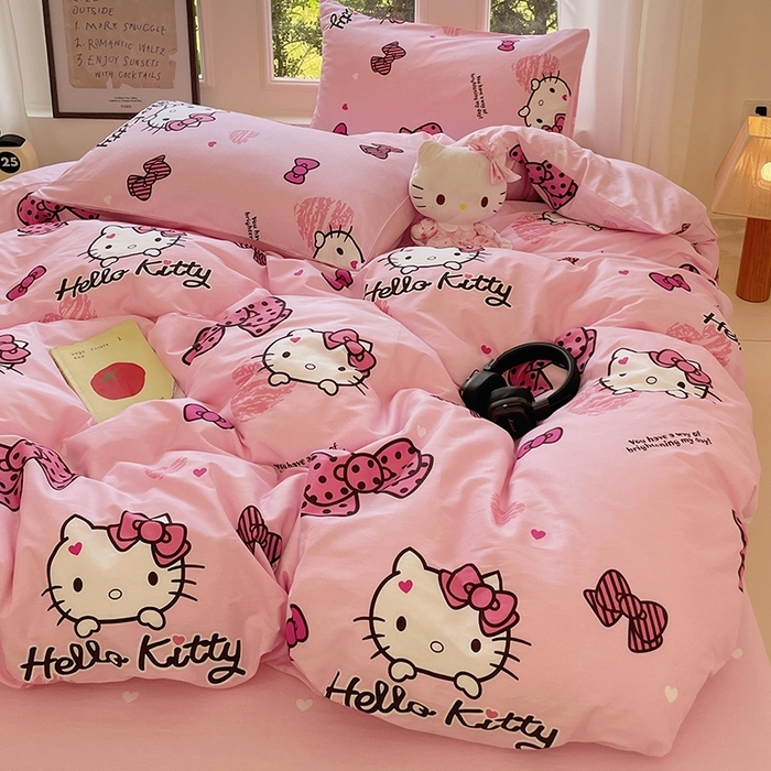 91家纺网 家纺一手货源 找家纺 蓝邻家纺 2025年新款三丽鸥正版授权全棉印花四件套系列-大床图 开心凯蒂