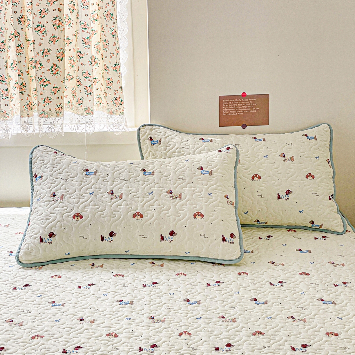 91家纺网 家纺一手货源 找家纺 悦织湾家纺 2025新款小清新印花四季通用床笠非全棉学生宿舍床笠二三件套 可可腊肠犬