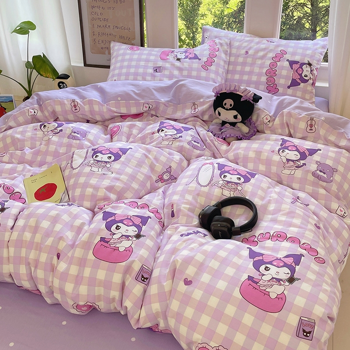 91家纺网 家纺一手货源 找家纺 蓝邻家纺 2025年新款三丽鸥正版授权全棉印花四件套系列-大床图 格子库洛米