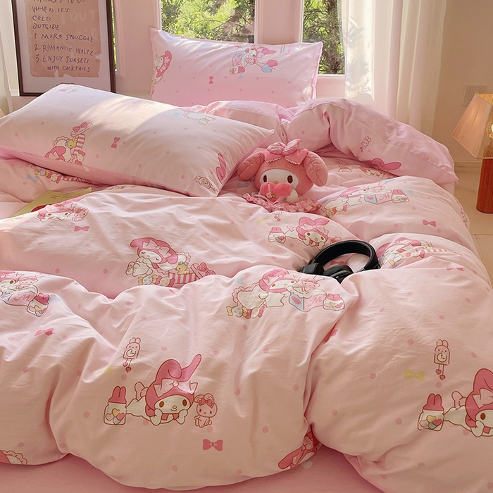 91家纺网 家纺一手货源 找家纺 蓝邻家纺 2025年新款三丽鸥正版授权全棉印花四件套系列-大床图 童趣美乐蒂