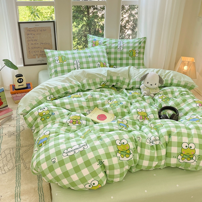 91家纺网 家纺一手货源 找家纺 蓝邻家纺 2025年新款三丽鸥正版授权全棉印花四件套系列-大床图 格子大眼蛙